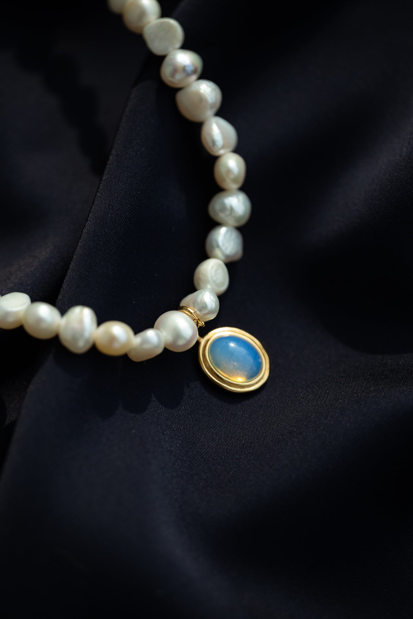 Bussana Handmade Pearl Necklace With Moonstone