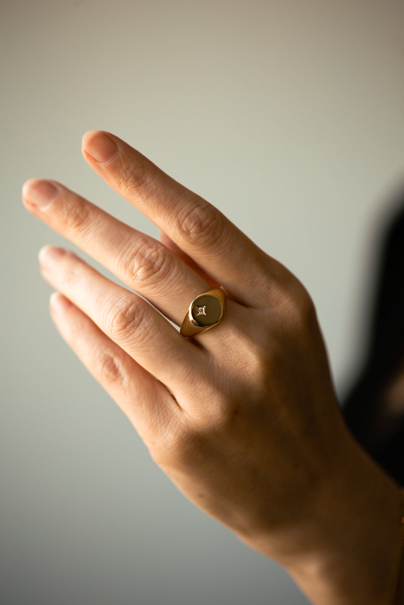 Venus 18K Gold Ring