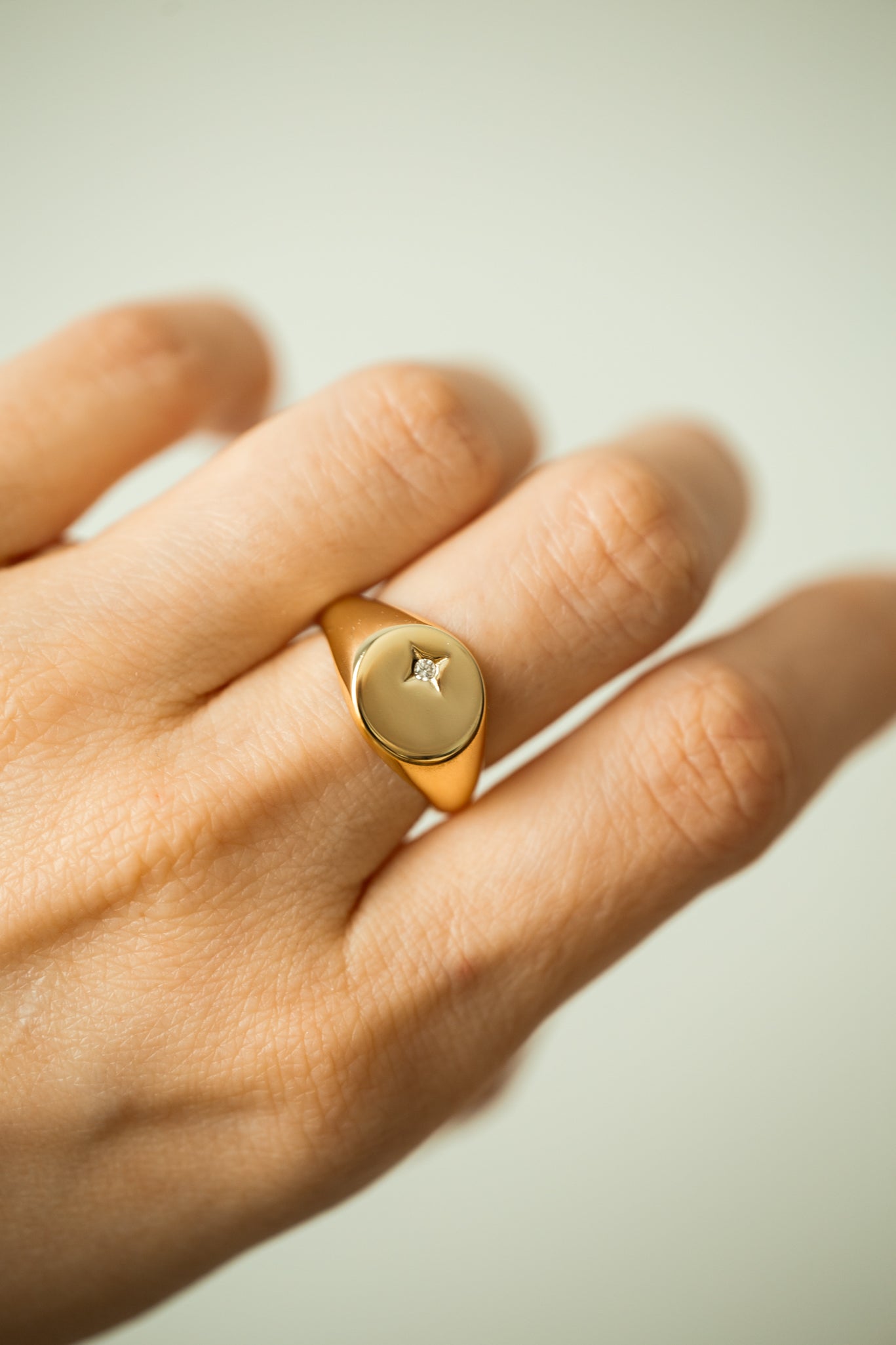 Venus 18K Gold Ring