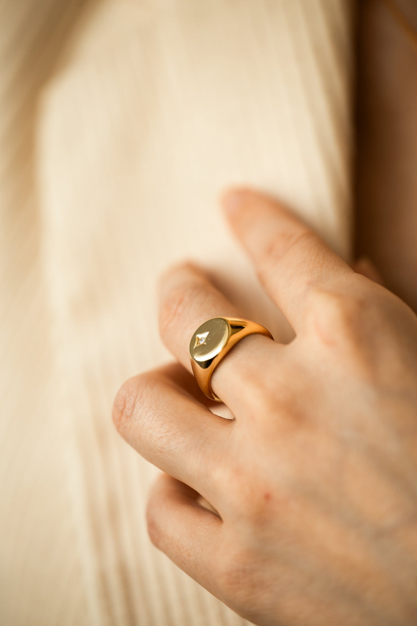 Venus 18K Gold Ring