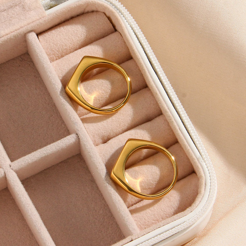 Umbra 18K Ring