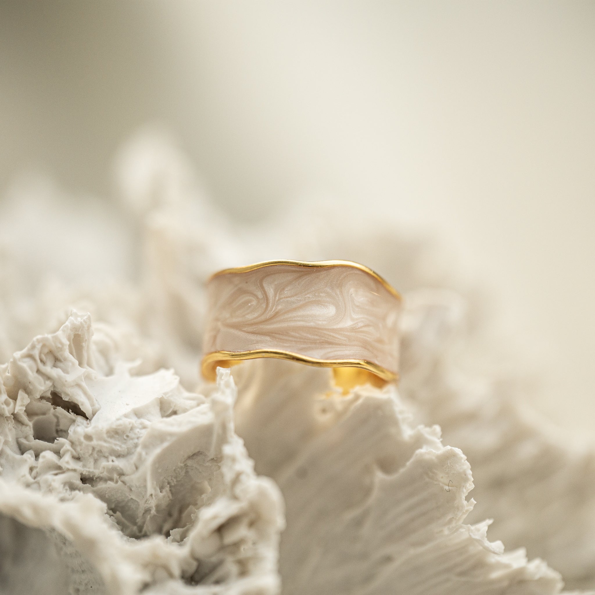 Irvin Ivory Ring – LAKONIQUE